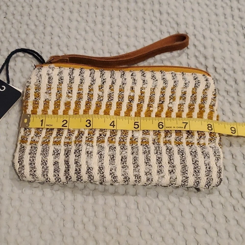 NWT Chloe & Lex Wristlet (#17)